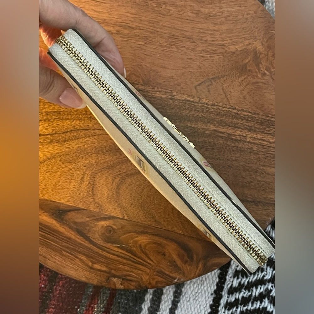 Coach Cream Wallet with Lipstick Print - Picture 5 of 8